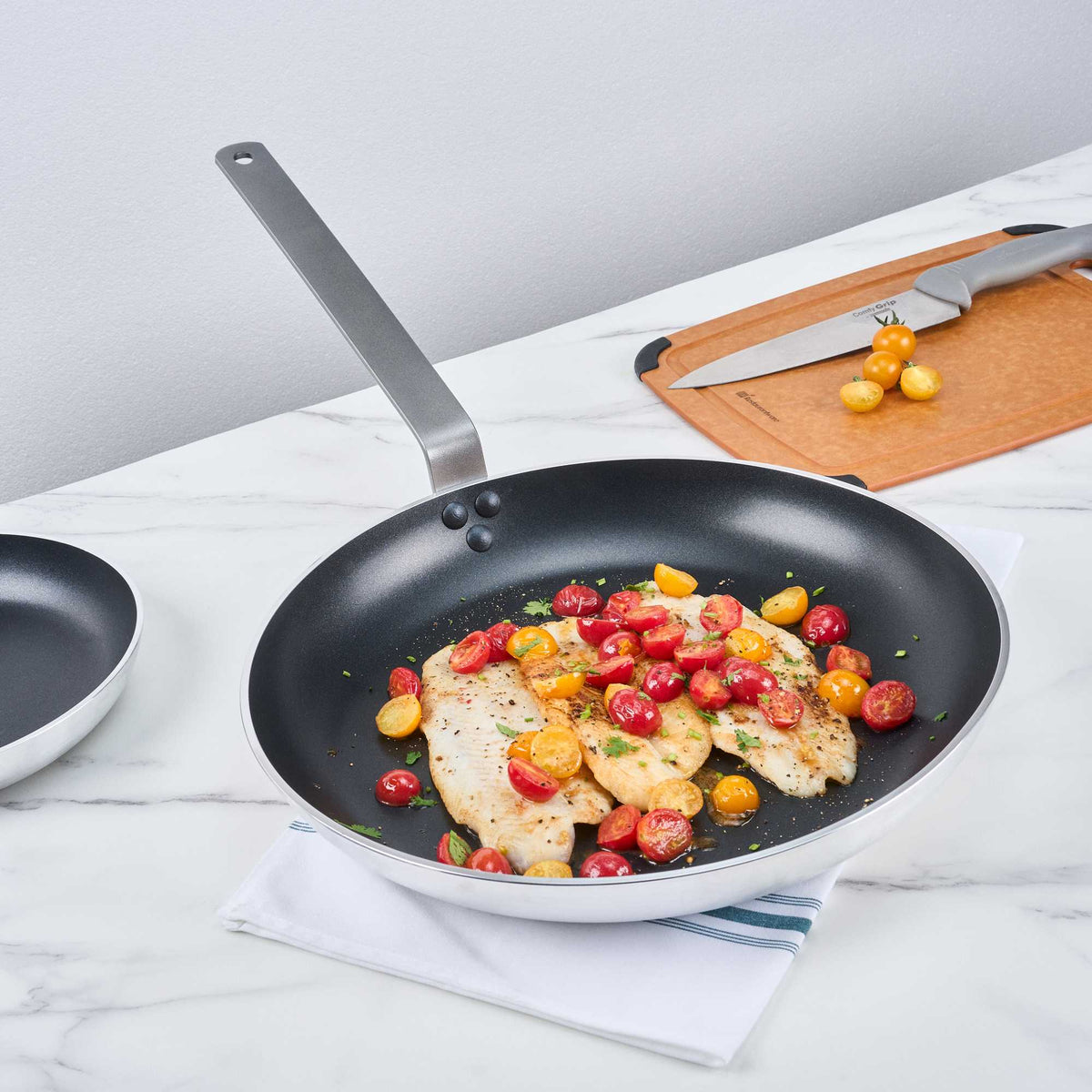 Met Lux 6 Aluminum 16" Induction Ready Fry Pans and 6 Black Silicone Pan Handle Sleeves