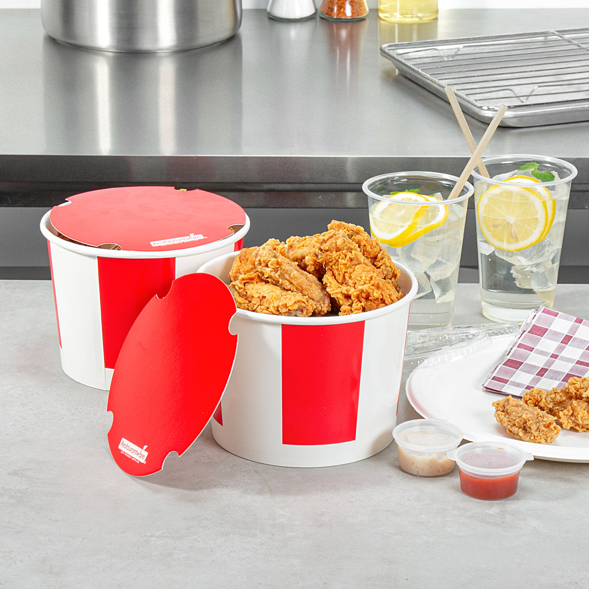 Bio Tek 64 oz Red and White Paper Chicken Bucket - with Lid - 100 count box