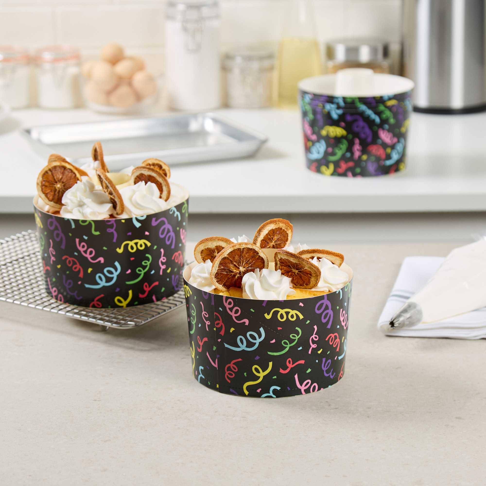 Panificio 53 oz Paper Baking Ring Mold - Colorful Streamers, Greaseproof - 5 3/4" x 5 3/4" x 3 3/4" - 400 count box