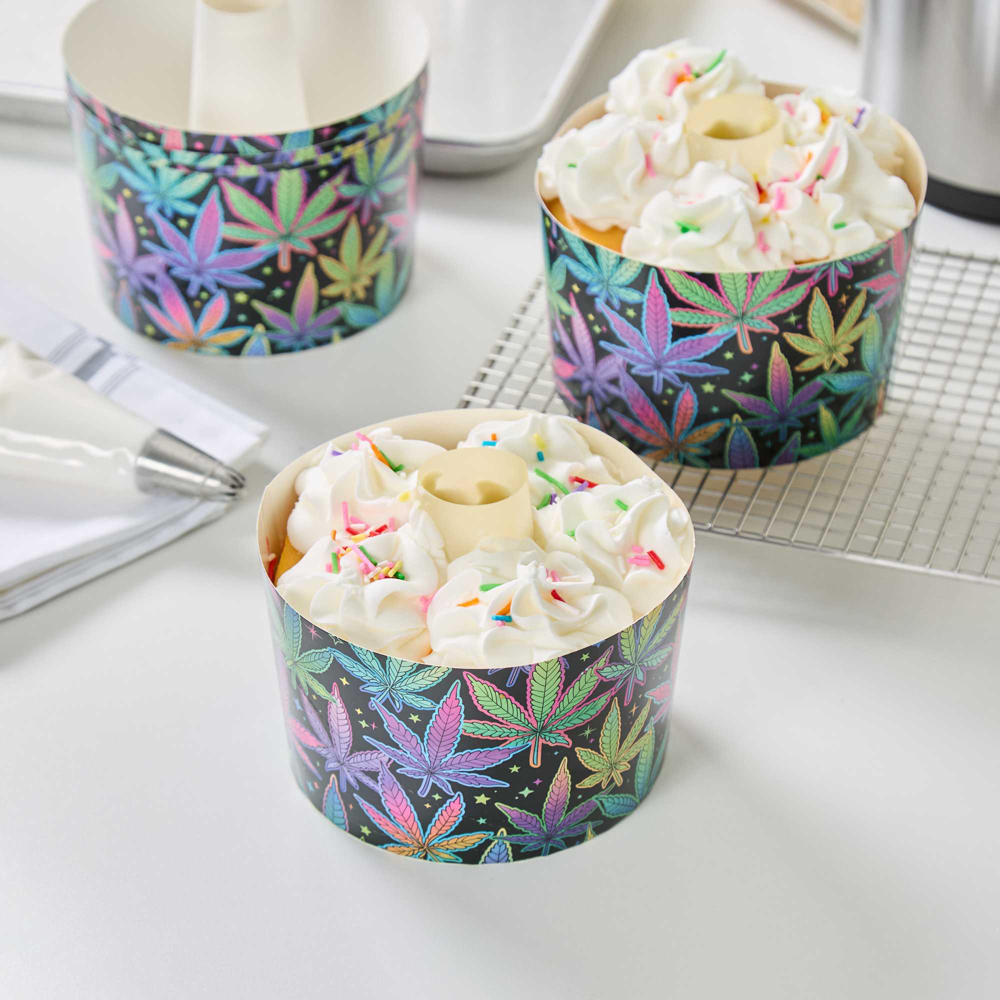 Panificio 38 oz Paper Baking Ring Mold - Trippy Leaf Print, Greaseproof - 5" x 5" x 3 3/4" - 600 count box