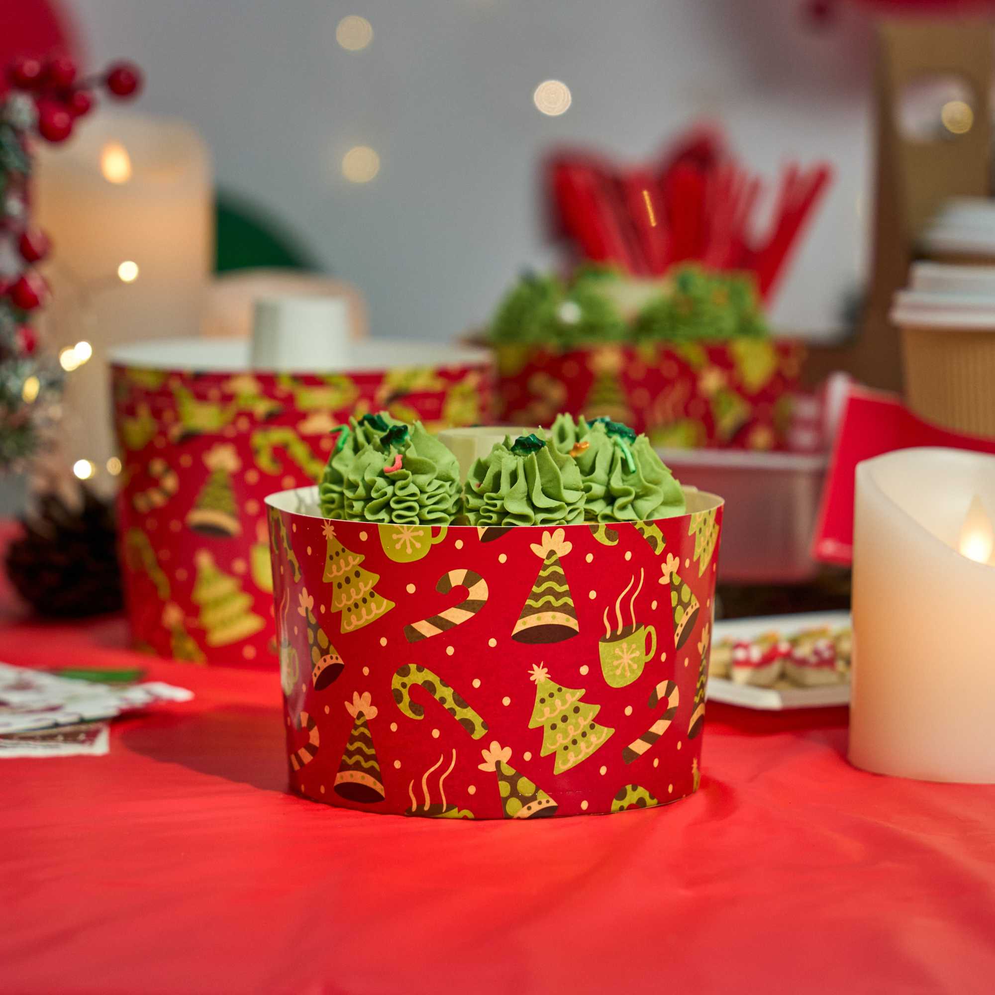 Panificio 38 oz Paper Baking Ring Mold - Christmas, Greaseproof - 5" x 5" x 3 3/4" - 600 count box