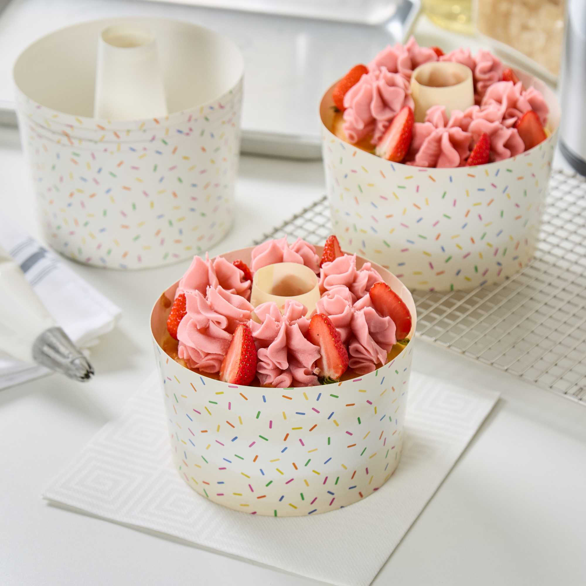 Panificio 38 oz Paper Baking Ring Mold - Colorful Confetti, Greaseproof - 5" x 5" x 3 3/4" - 600 count box