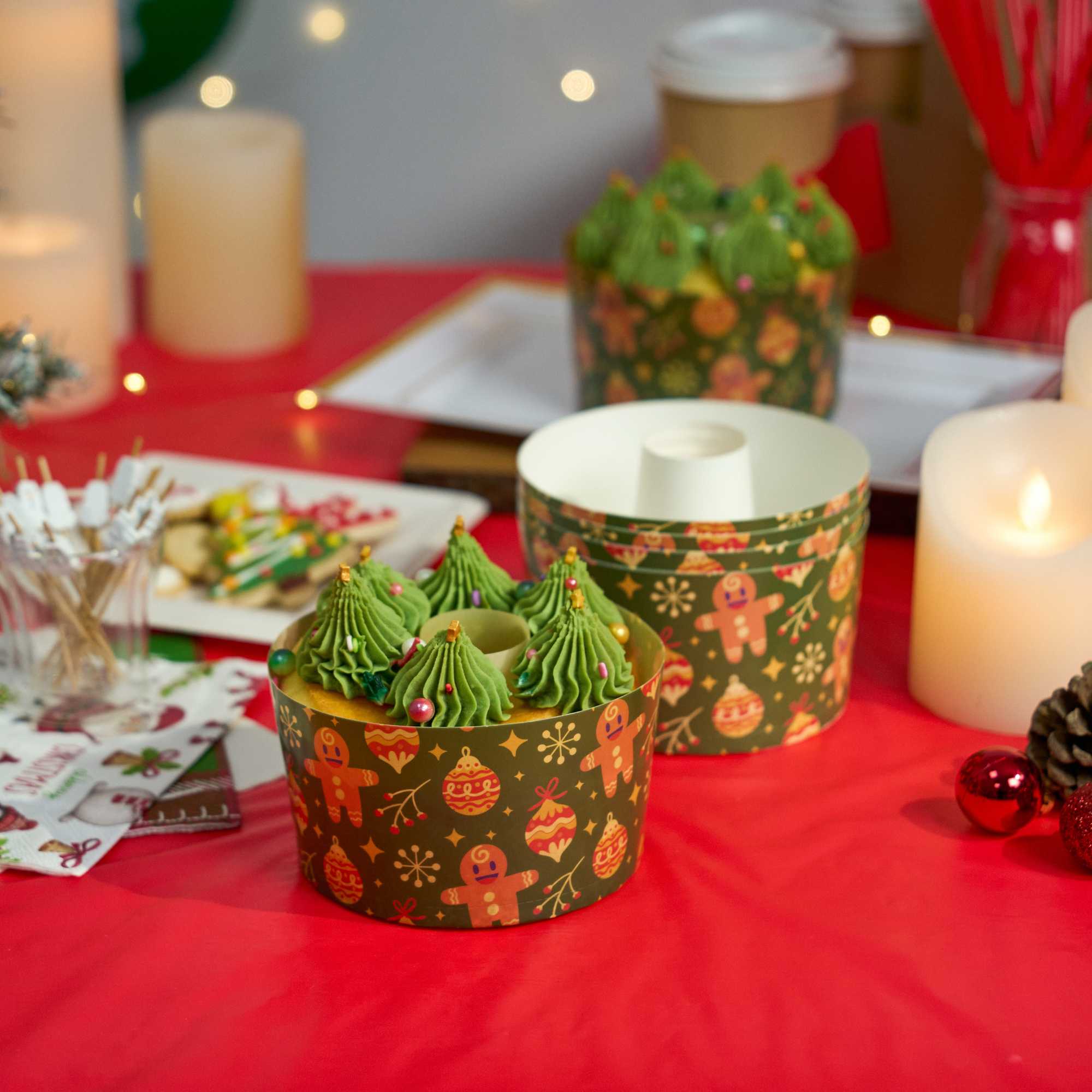 Panificio 22 oz Paper Baking Ring Mold - Christmas, Greaseproof - 4 1/2" x 4 1/2" x 2 3/4" - 900 count box