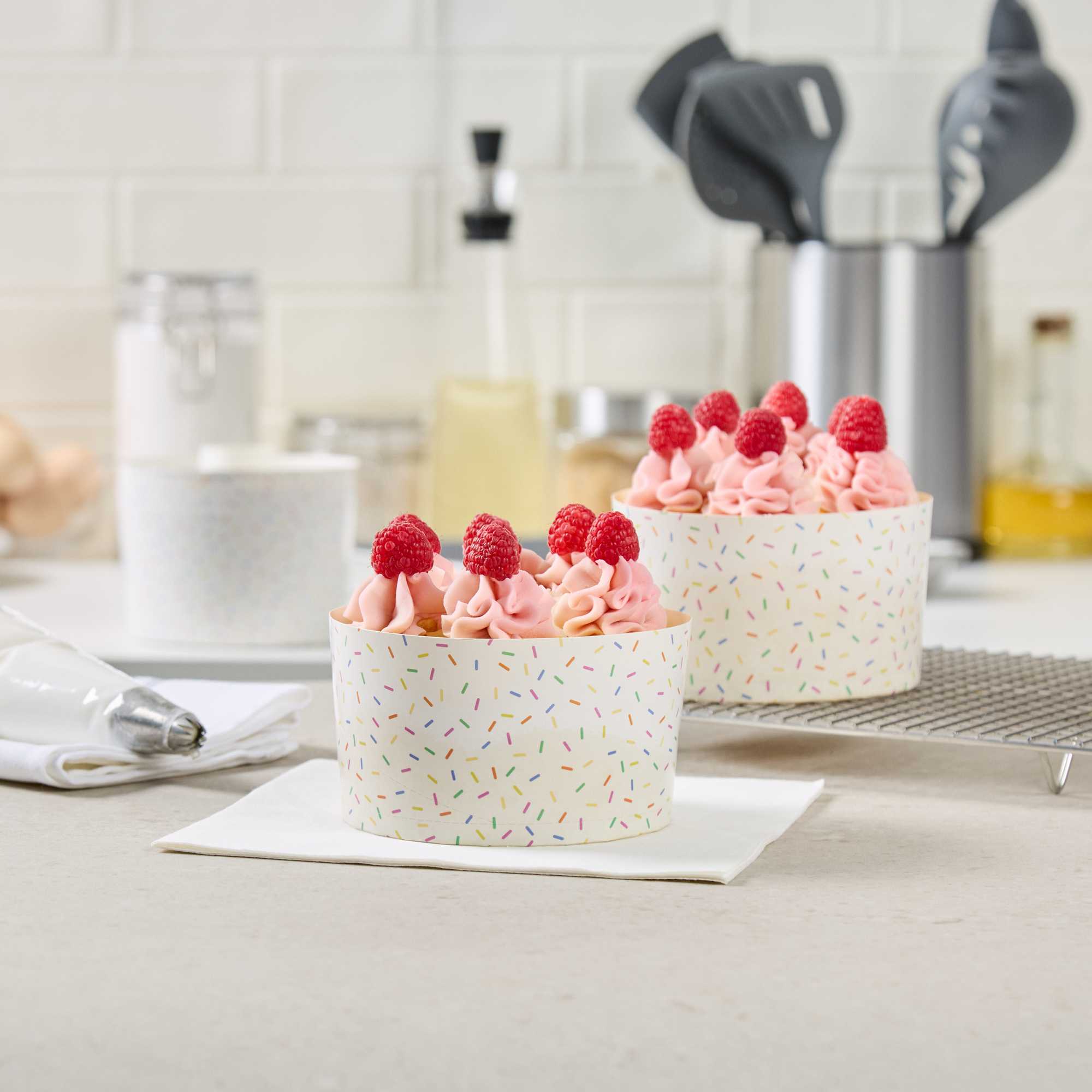 Panificio 22 oz Paper Baking Ring Mold - Colorful Confetti, Greaseproof - 4 1/2" x 4 1/2" x 2 3/4" - 900 count box