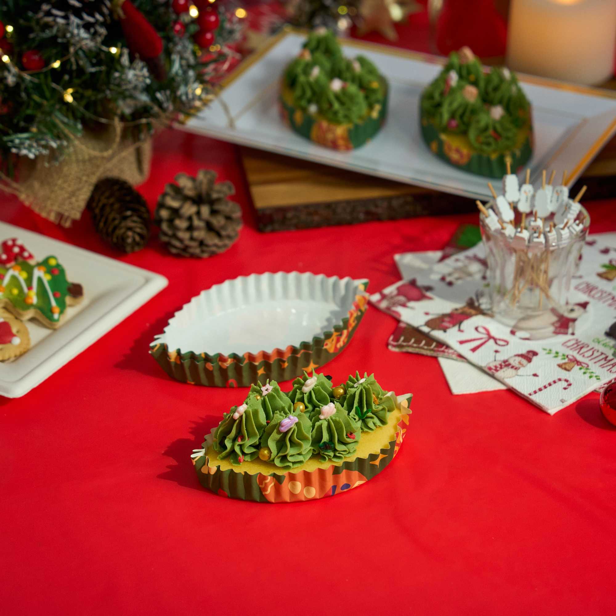 Panificio 5.4 oz Leaf Paper Baking Cup - Christmas, Ridged, Greaseproof - 4" x 3 1/4" x 3/4" - 4000 count box