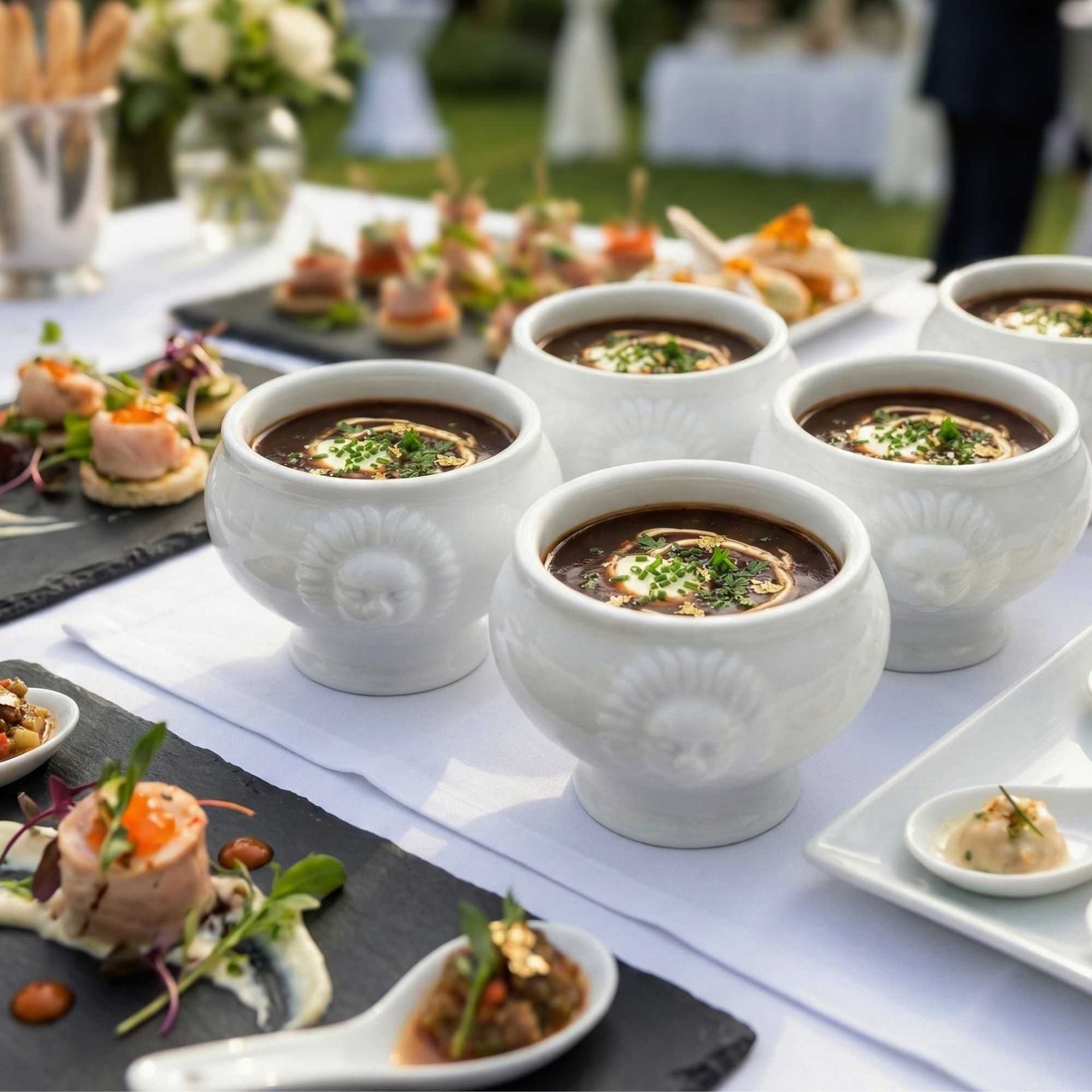 Chef 101 2 oz Round White Porcelain Lion Head Mini Bowl - 2" x 2" x 1 3/4" - 10 count box