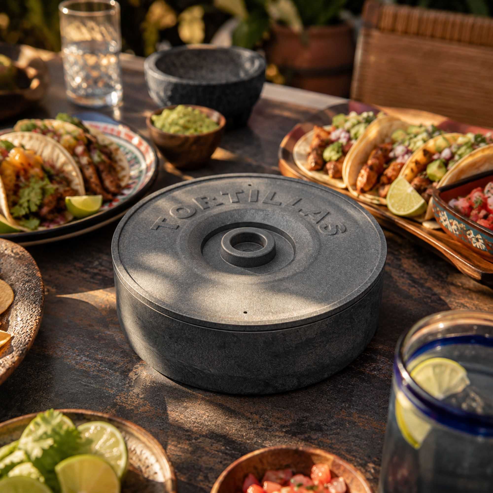 Chef 101 Round Gray Plastic Tortilla Warmer / Server - 8 1/2" x 8 1/2" x 2 1/4" - 10 count box