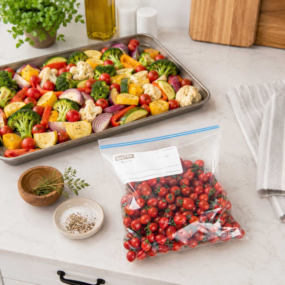 Bag Tek 1 gal Clear Plastic Freezer Bag - Double Zipper, Write-On Label, BPA-Free - 10 3/4" x 10 1/2" - 1000 count box