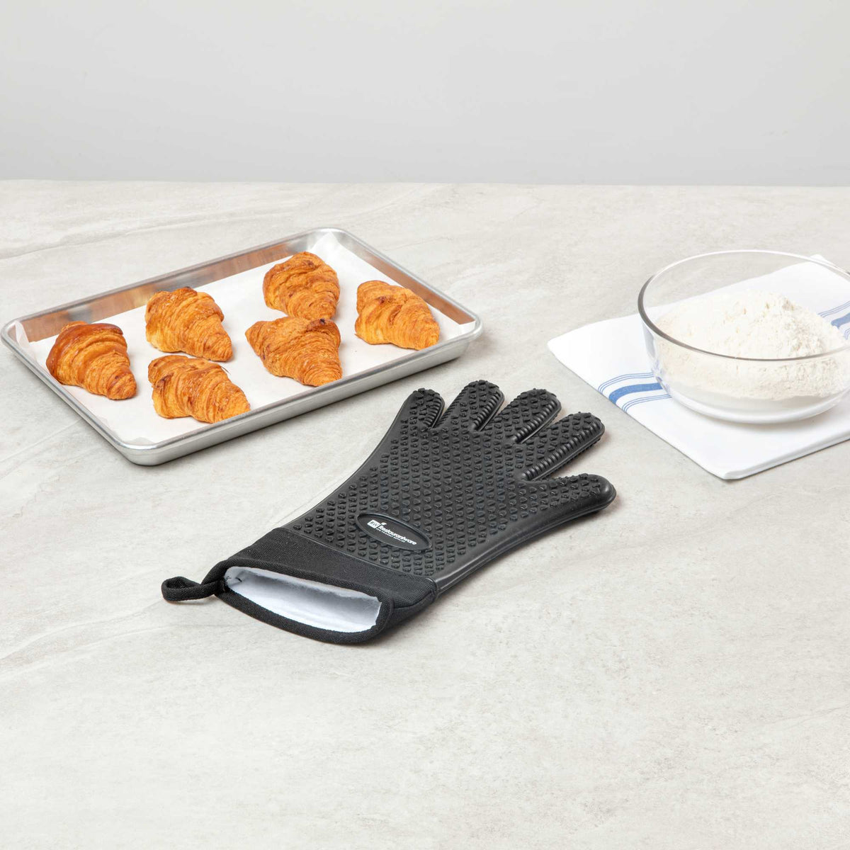 Comfy Grip Black Silicone Oven Mitt - Heat-Resistant, Cotton Lining - 13" x 7 1/2" x 1/2" - 1 count box
