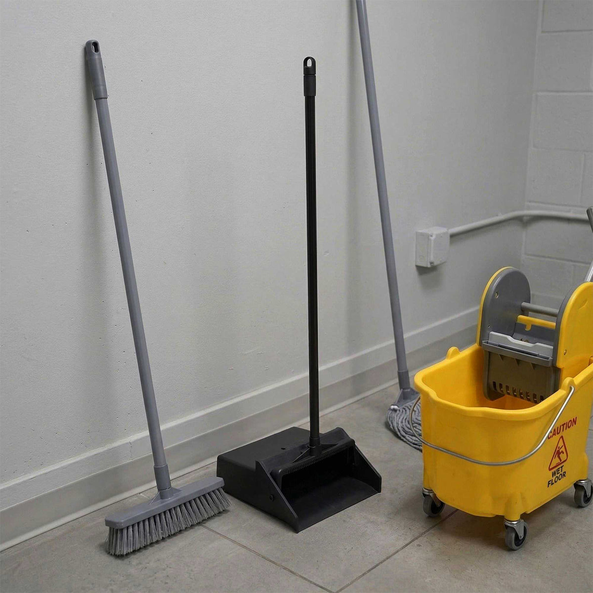 RW Clean Black Plastic Lobby Dustpan - with Handle, Broom Clip - 11 3/4" x 11" x 34" - 1 count box