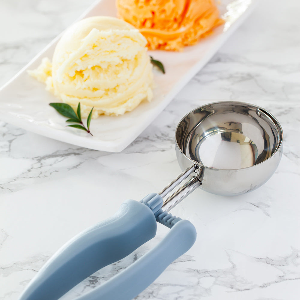 Comfy Grip 4 oz Stainless Steel #8 Portion Scoop - with Gray Ambidextrous Handle - 1 count box