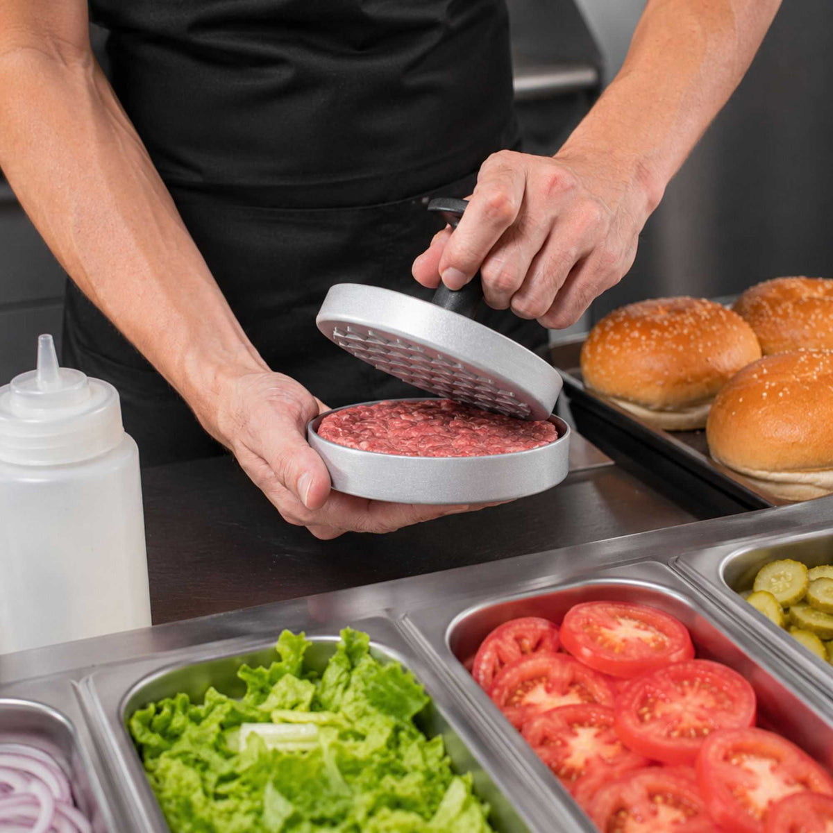 Met Lux Black Aluminum Burger Press - Non-Stick - 4 3/4" x 4 3/4" x 3 1/2" - 1 count box