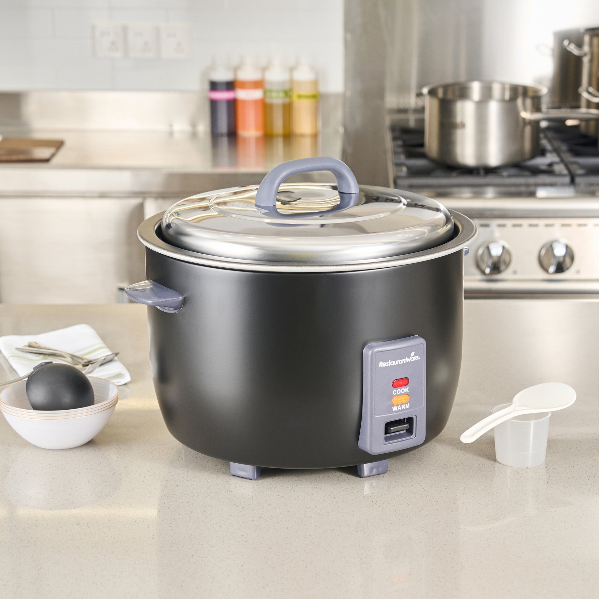 Kitchen Tek 60 Cup (30 Cup Raw) Black Steel Electric Rice Cooker / Warmer - with Removable Lid, 110-120V, 1650W - 1 count box