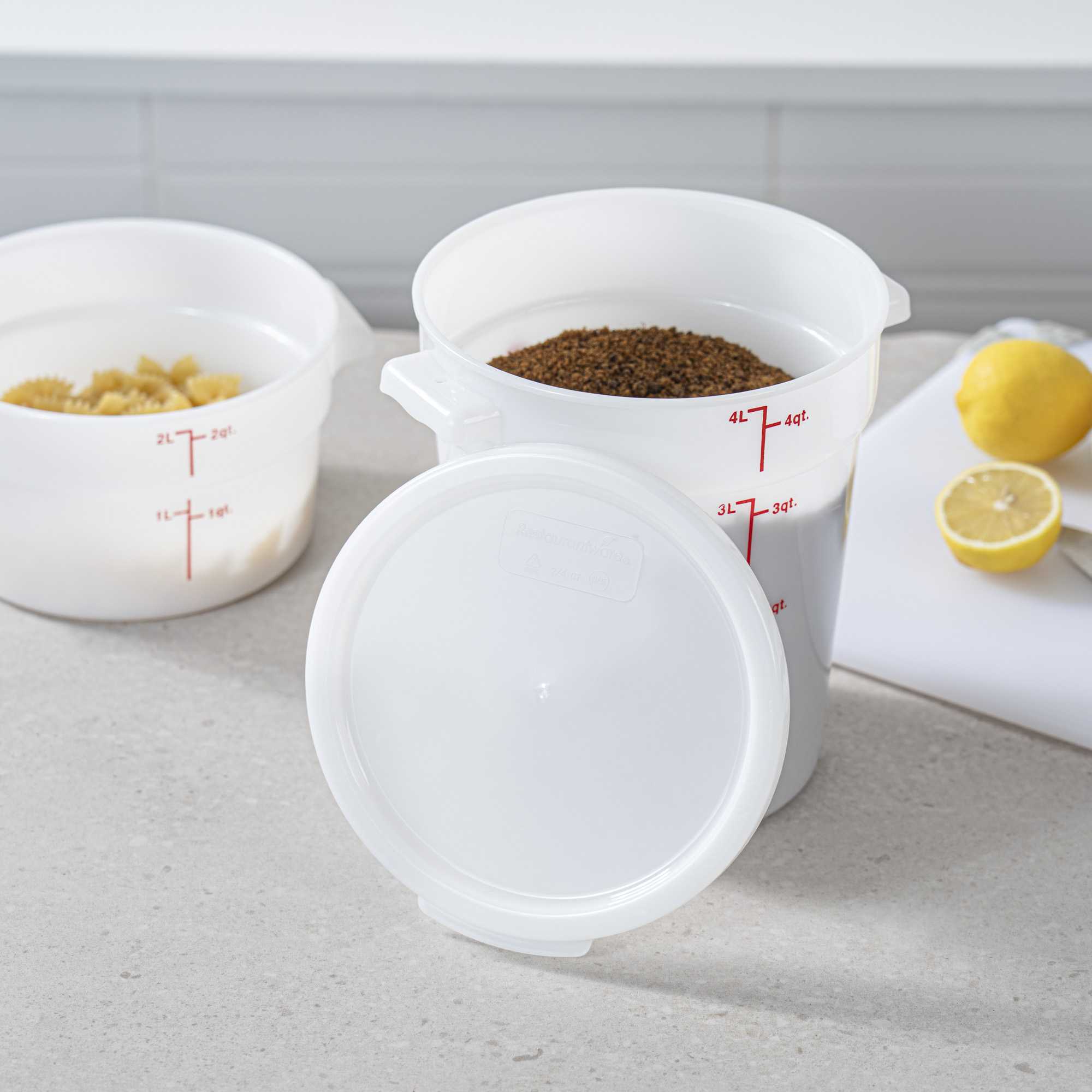 Met Lux Round White Polyethylene Lid - Fits 2 / 4 qt Food Storage Container - 10 count box