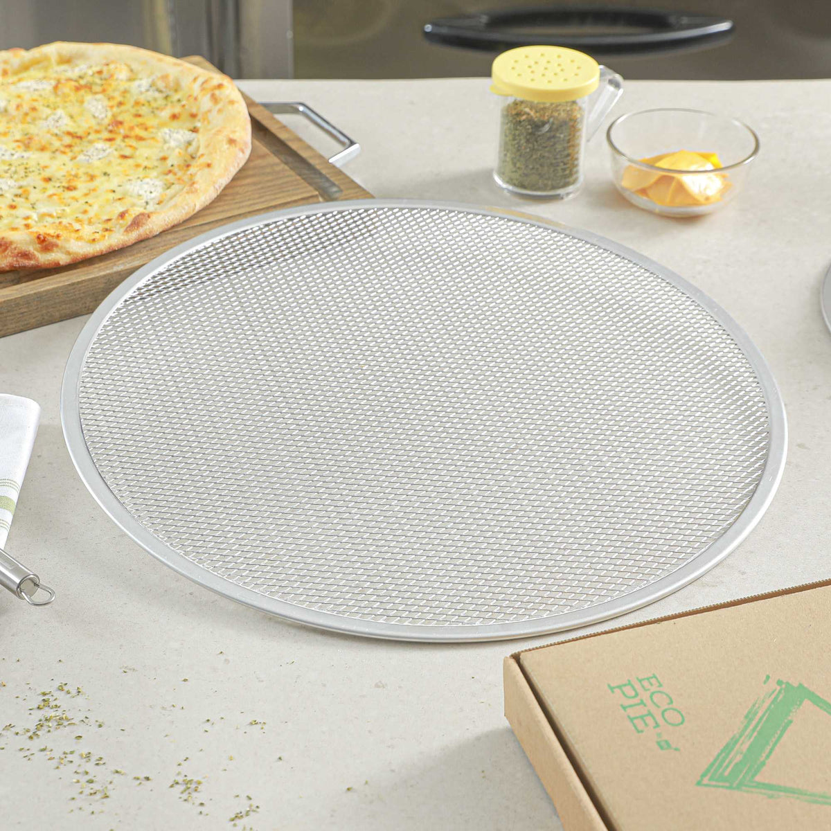 Pizzaly Round Aluminum Pizza Screen - 18" x 18" x 1/4" - 1 count box