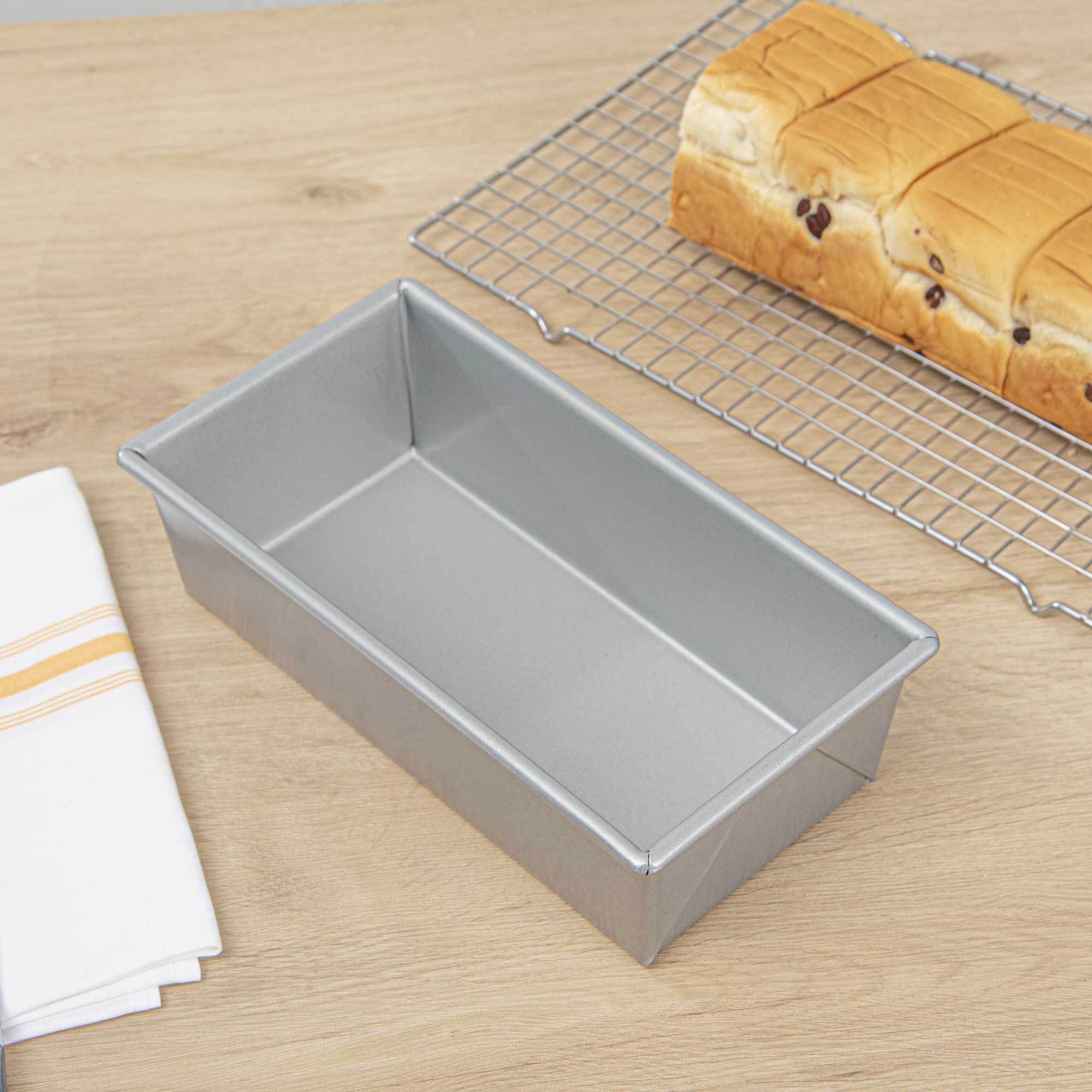 Pastry Tek 1.5 lb Glazed Aluminized Steel Bread Loaf Pan - 10 3/4" x 5 1/2" x 3" - 1 count box