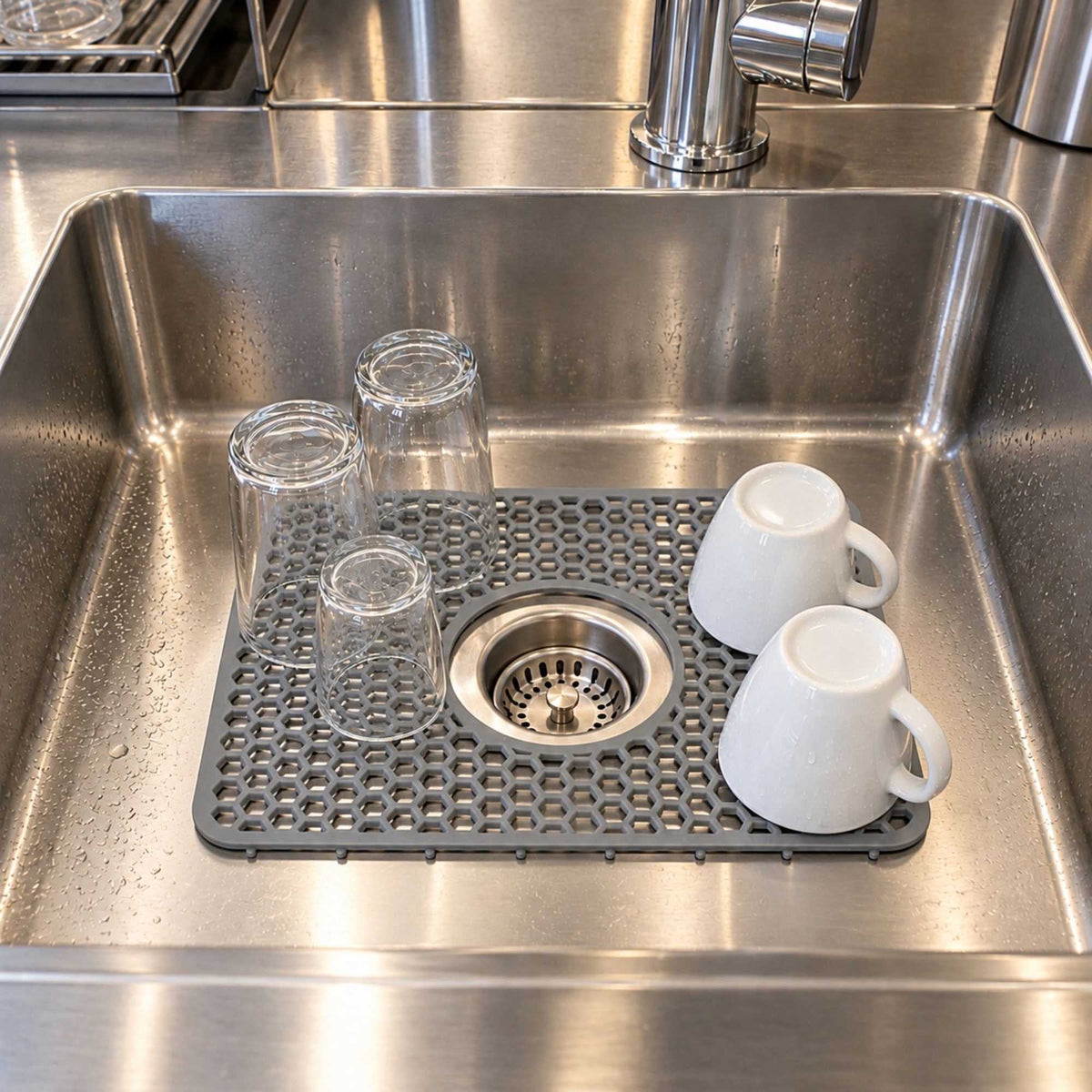 Clean Tek Professional Gray Silicone Sink Mat - Non-Slip - 13 1/2" x 11 1/2" x 1/4" - 1 count box