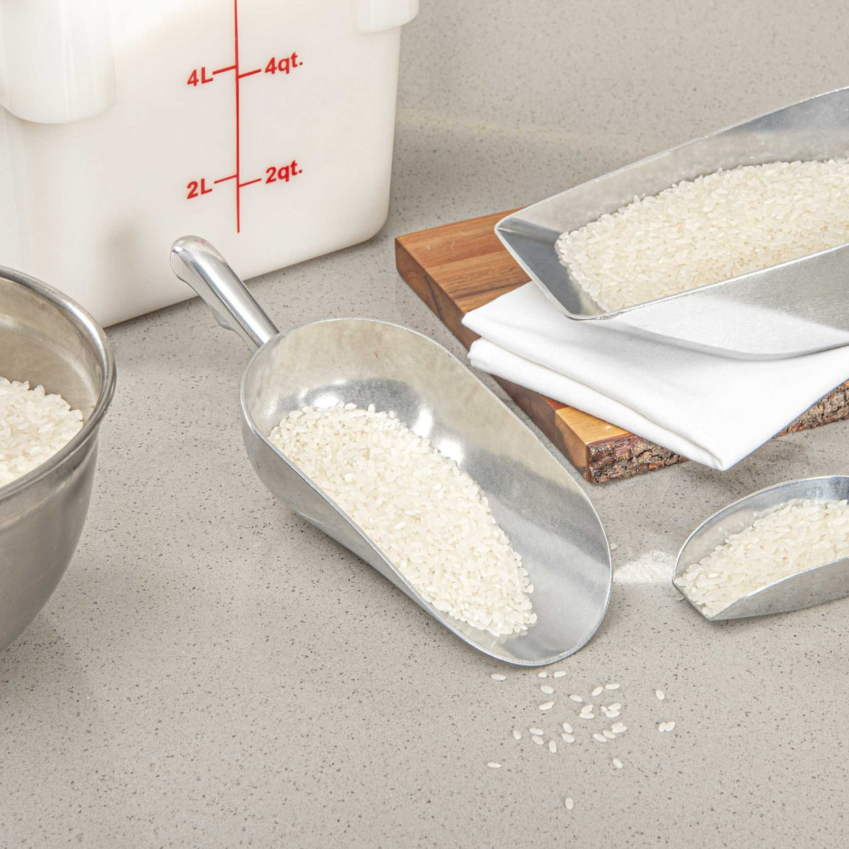 Met Lux 24 oz One-Piece Aluminum Scoop - Round Bottom - 10 1/2" x 4" x 2" - 1 count box