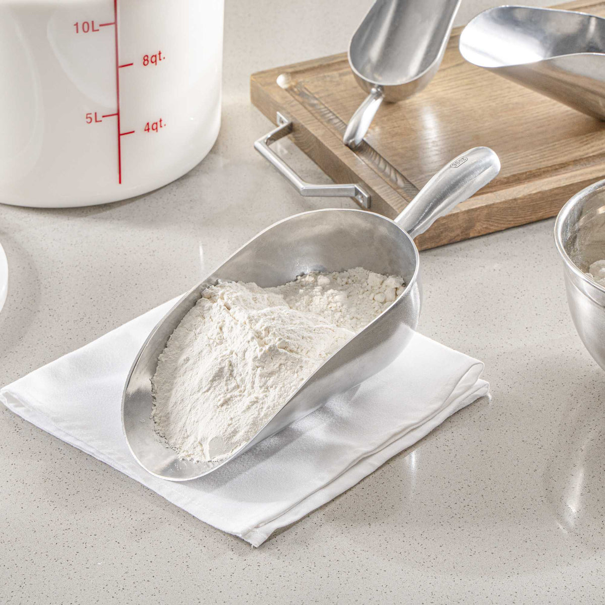 Met Lux 58 oz One-Piece Aluminum Scoop - Round Bottom - 15" x 5 1/2" x 4" - 1 count box