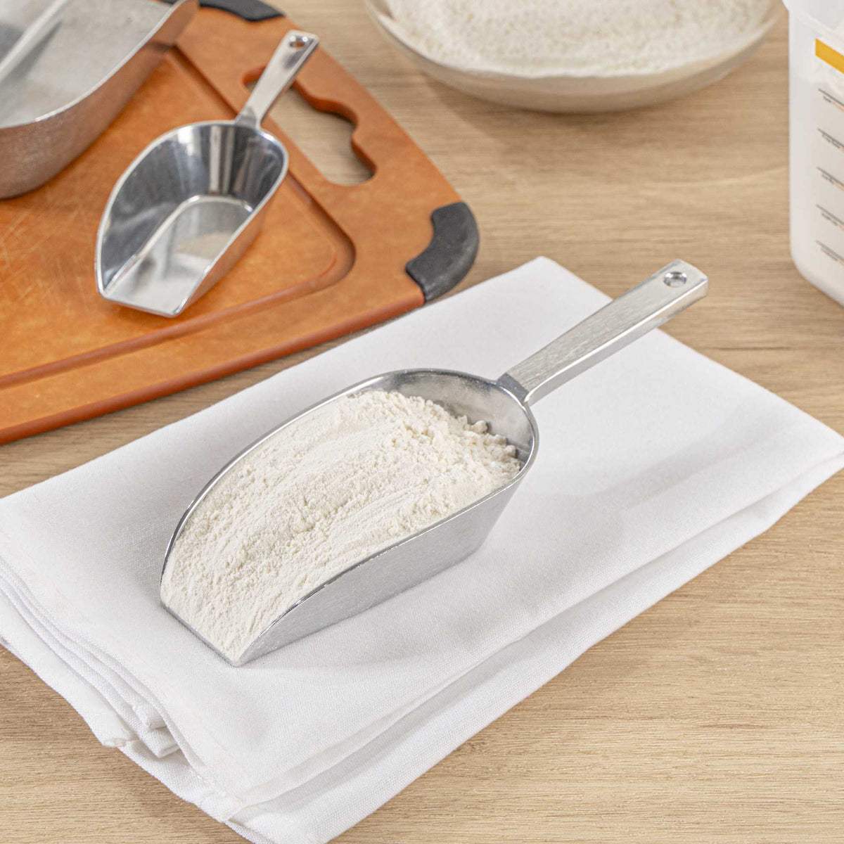 Met Lux 6 oz One-Piece Aluminum Scoop - Flat Bottom - 8" x 2 3/4" x 1 1/2" - 1 count box