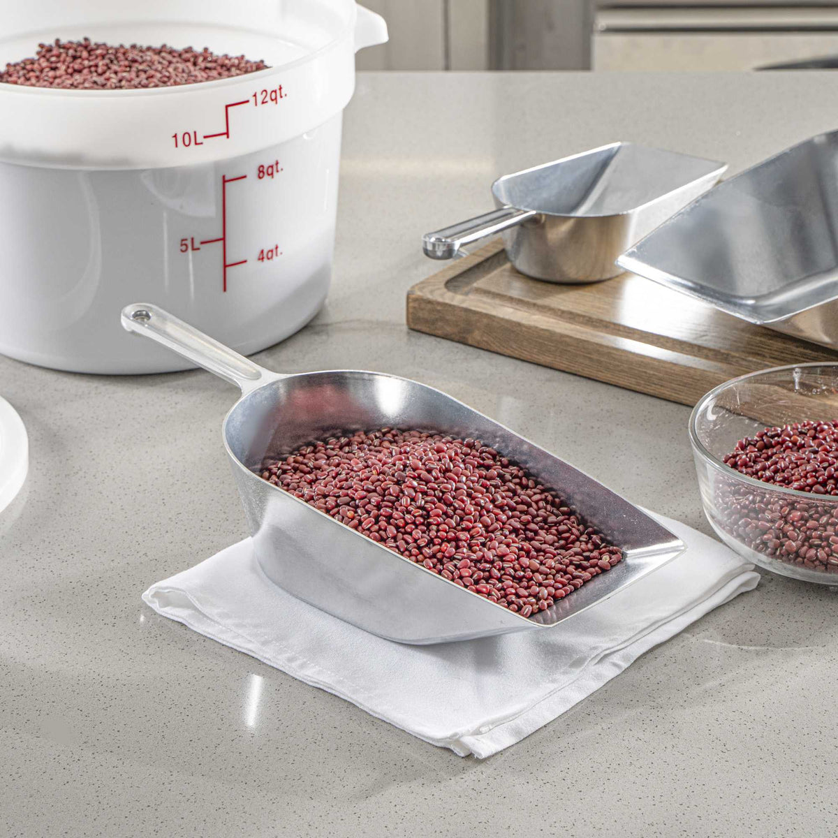 Met Lux 64 oz One-Piece Aluminum Scoop - Flat Bottom - 15 1/4" x 6" x 3 1/4" - 1 count box