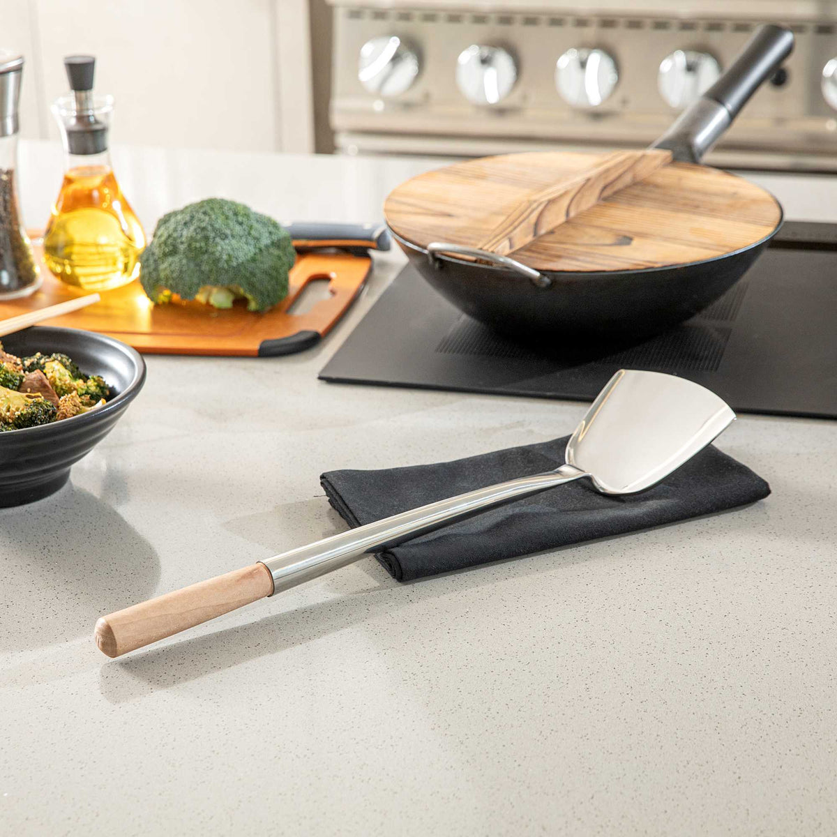 Motomori Stainless Steel Medium Wok Spatula - with 13 1/2" Wood Handle - 17 1/4" x 4 1/4" x 1 3/4" - 1 count box