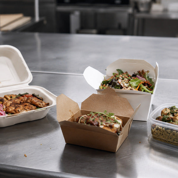 Eco friendly takeout containers lineup: bagasse clamshell, kraft bio box, bamboo paper salad box, and reusable PP container